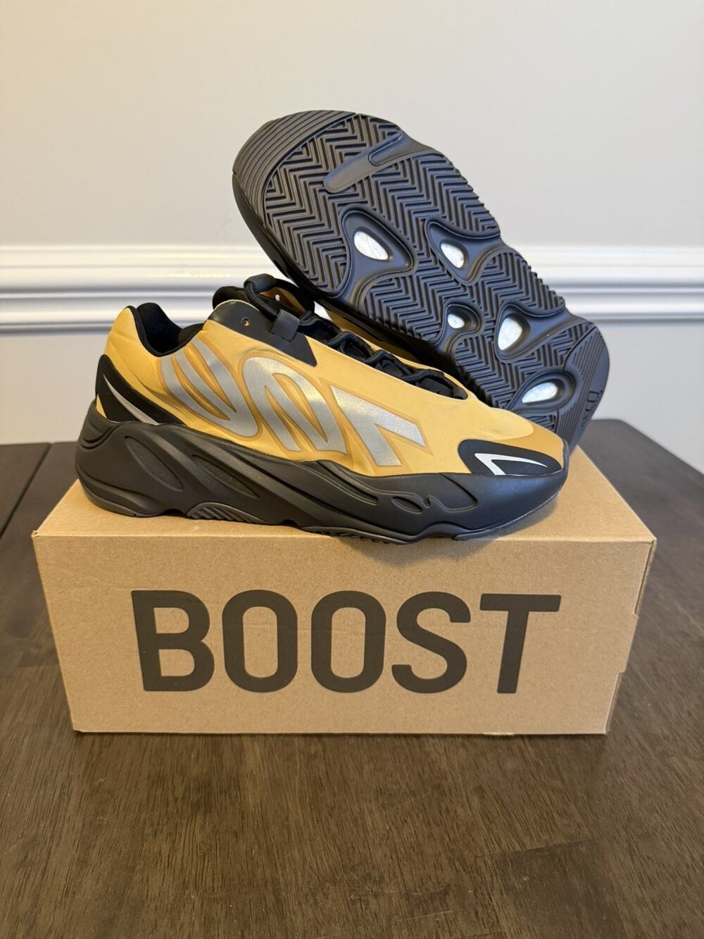 adidas Yeezy Boost 700 MNVN Honey Flux GZ0717 Men Size 8.5